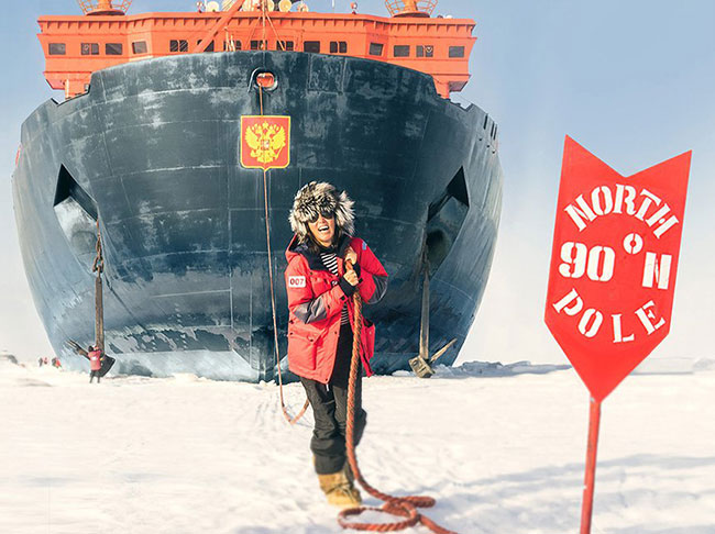 90˚N 北極點探險-北極破冰船